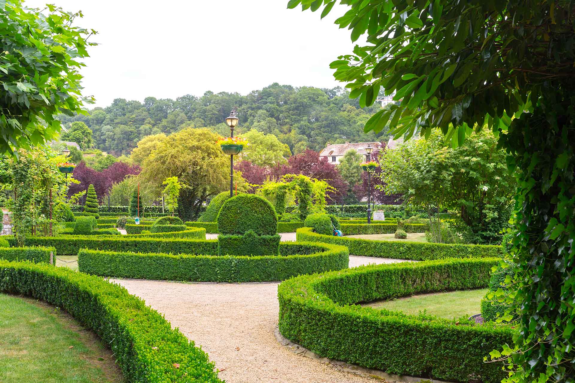 A green and beautiful front yard with creative landscapes.